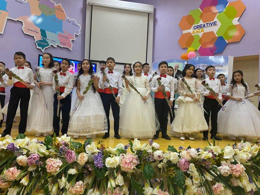 Алғыс айту күні – бұл, ең алдымен елімізде тыныштық пен үндестік, өзара сенімділік пен барлық қазақстандықтарға деген құрметтің орнығуына негіз болған Президенттің бейбітшілік пен келісім саясатының салтанаты күні