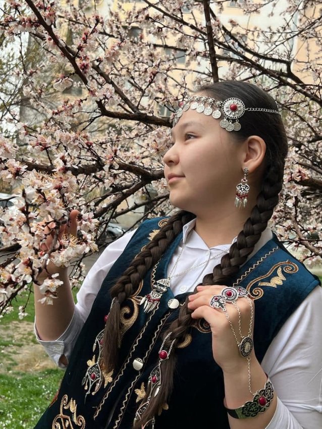 «Оқушы қыз келбеті- бұрымымен әдемі » атты челленджі